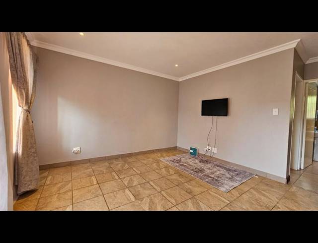 2 BEDROOM TOWNHOUSE FOR SALE IN MONTANA TUINE